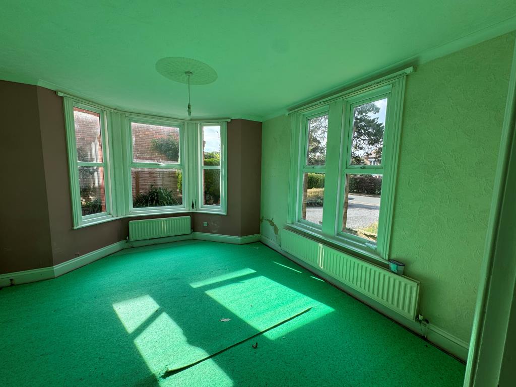 Lot: 154 - THREE-BEDROOM GROUND FLOOR APARTMENT FOR IMPROVEMENT WITH GARDENS AND GARAGE - Room with bay window to front garden and driveway